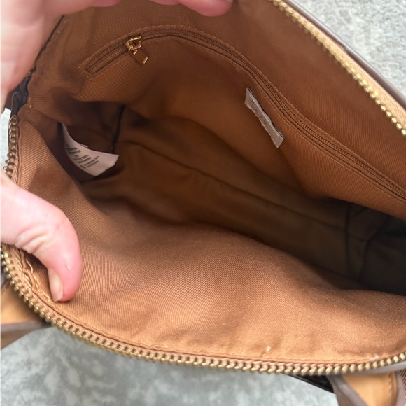 Chic Tan Leather Satchel - Picture 2 of 6